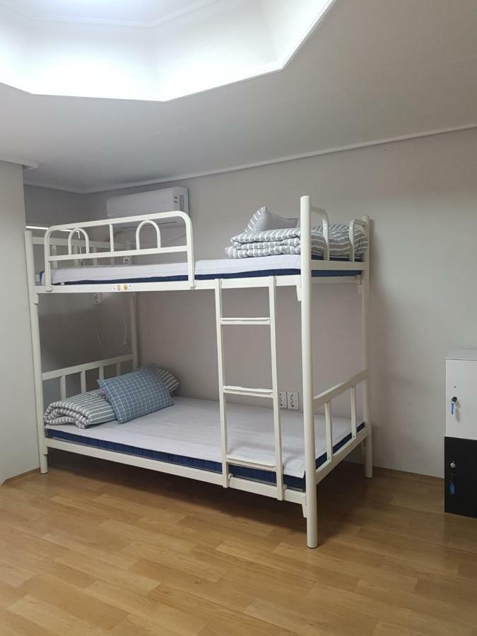 Silk Road Hostel Busan Buitenkant foto